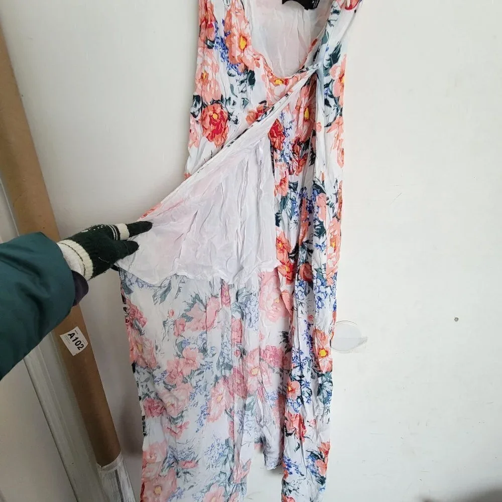 MinkPink White Little Blooms Floral Semi Wrap V Neck Maxi Slit Sun Dress Medium